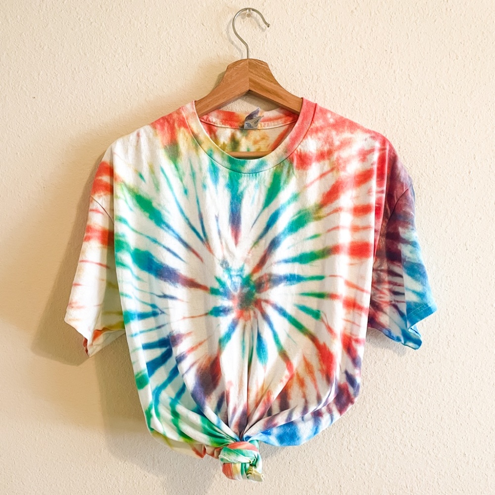 New Rainbow Tie Dye Short Sleeve Shirt Size XL Crew Neck Casual Comfy Gildan Tee